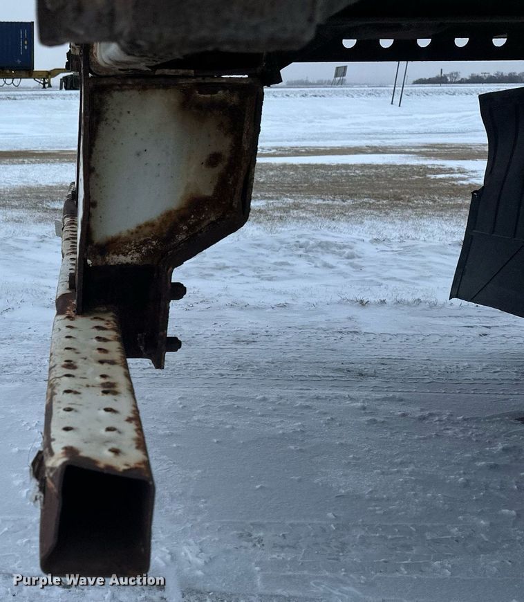 image for item DN0939 2002 Stoughton  AVW-535T-S-C-AR dry van trailer