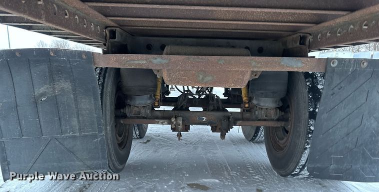 image for item DN0939 2002 Stoughton  AVW-535T-S-C-AR dry van trailer