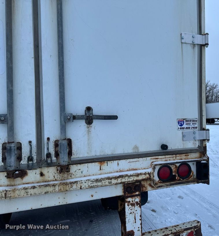 image for item DN0939 2002 Stoughton  AVW-535T-S-C-AR dry van trailer