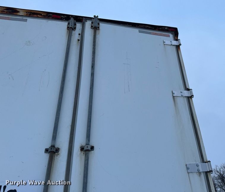 image for item DN0939 2002 Stoughton  AVW-535T-S-C-AR dry van trailer