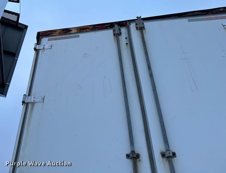 image for item DN0939 2002 Stoughton  AVW-535T-S-C-AR dry van trailer