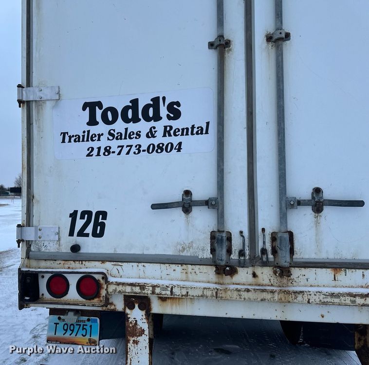 image for item DN0939 2002 Stoughton  AVW-535T-S-C-AR dry van trailer