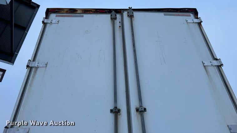 image for item DN0939 2002 Stoughton  AVW-535T-S-C-AR dry van trailer