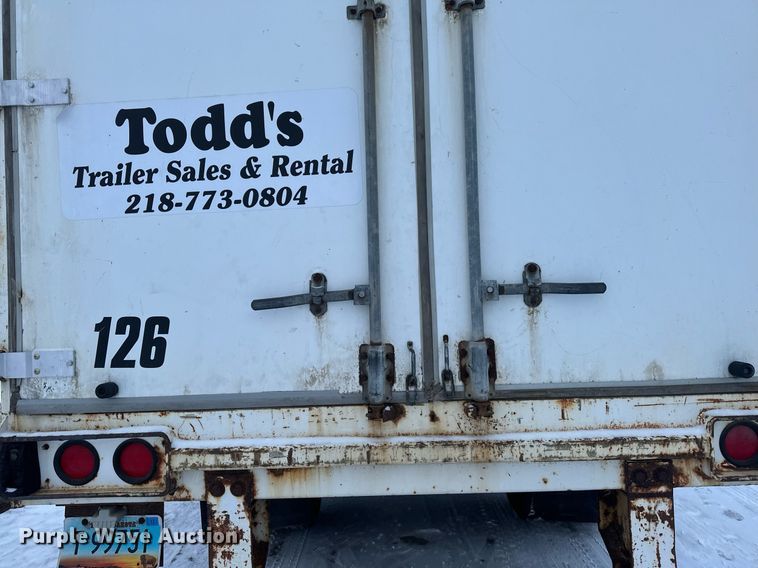 image for item DN0939 2002 Stoughton  AVW-535T-S-C-AR dry van trailer