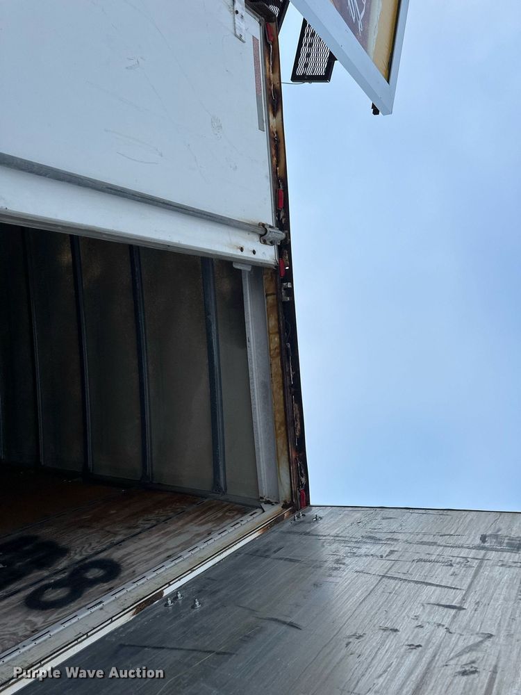 image for item DN0939 2002 Stoughton  AVW-535T-S-C-AR dry van trailer