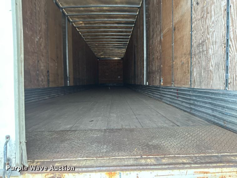 image for item DN0939 2002 Stoughton  AVW-535T-S-C-AR dry van trailer