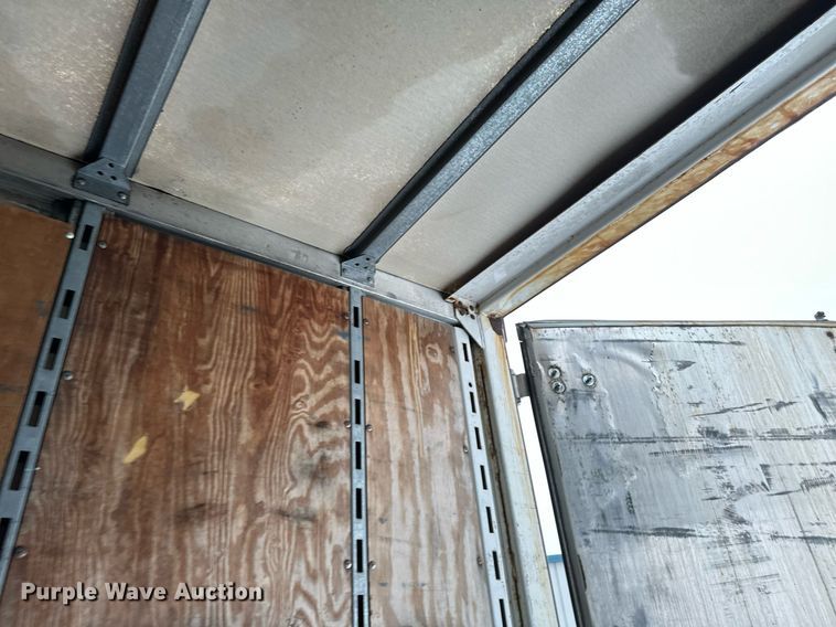 image for item DN0939 2002 Stoughton  AVW-535T-S-C-AR dry van trailer