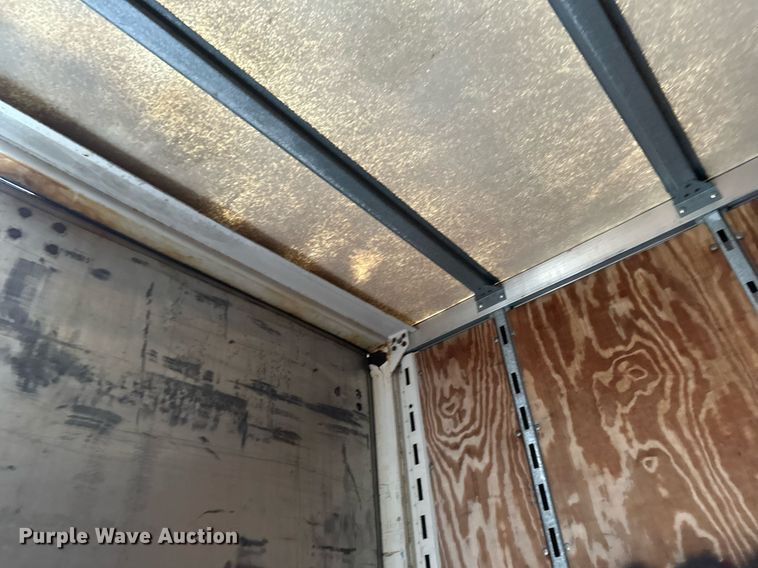 image for item DN0939 2002 Stoughton  AVW-535T-S-C-AR dry van trailer