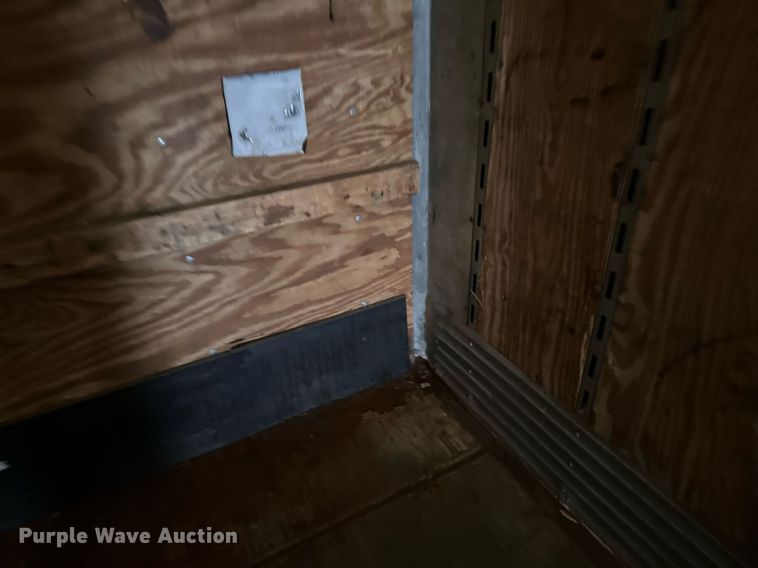 image for item DN0939 2002 Stoughton  AVW-535T-S-C-AR dry van trailer