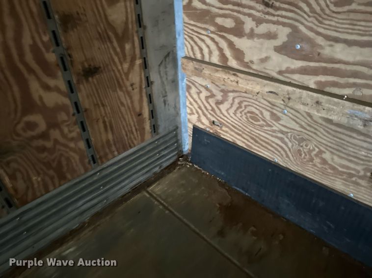 image for item DN0939 2002 Stoughton  AVW-535T-S-C-AR dry van trailer