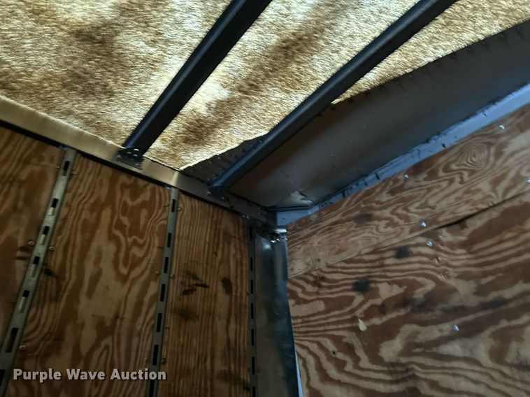 image for item DN0939 2002 Stoughton  AVW-535T-S-C-AR dry van trailer