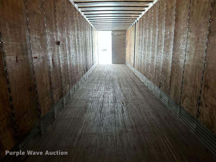 image for item DN0939 2002 Stoughton  AVW-535T-S-C-AR dry van trailer