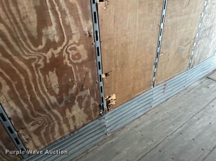 image for item DN0939 2002 Stoughton  AVW-535T-S-C-AR dry van trailer