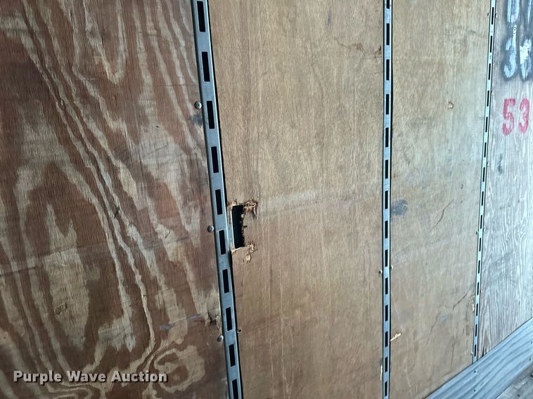 image for item DN0939 2002 Stoughton  AVW-535T-S-C-AR dry van trailer