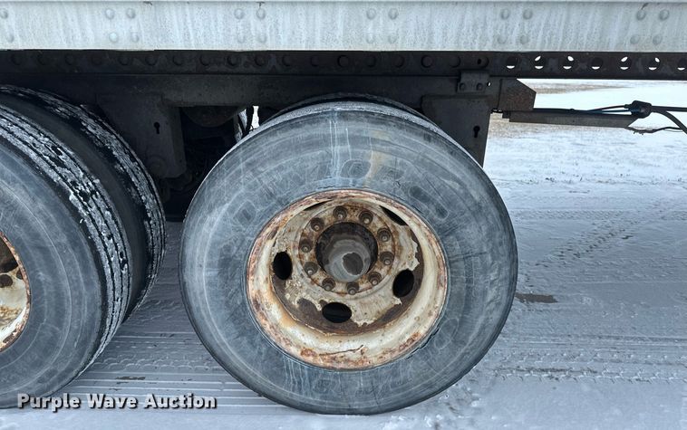 image for item DN0939 2002 Stoughton  AVW-535T-S-C-AR dry van trailer