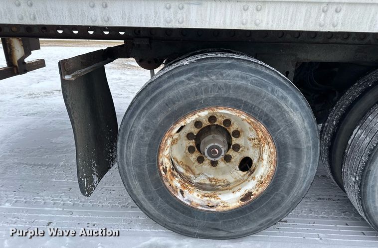 image for item DN0939 2002 Stoughton  AVW-535T-S-C-AR dry van trailer