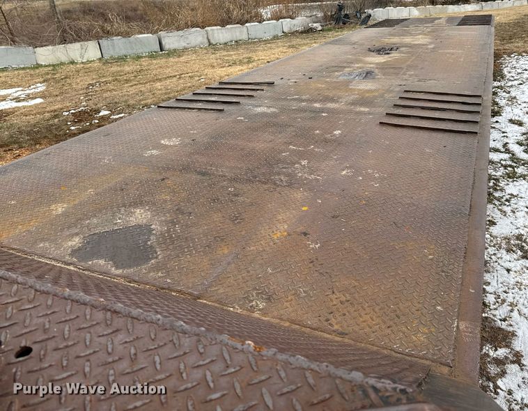 image for item DO0226 1985 Trail King 1965-1350 hydraulic tail equipment trailer