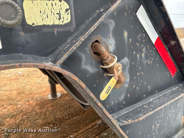 image for item DO0226 1985 Trail King 1965-1350 hydraulic tail equipment trailer