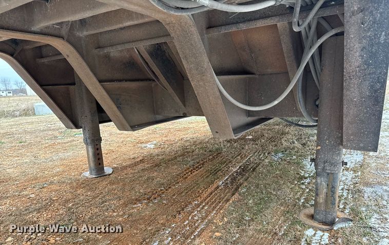 image for item DO0226 1985 Trail King 1965-1350 hydraulic tail equipment trailer