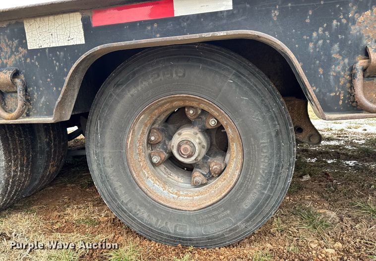 image for item DO0226 1985 Trail King 1965-1350 hydraulic tail equipment trailer