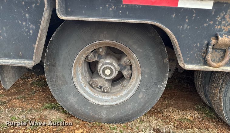 image for item DO0226 1985 Trail King 1965-1350 hydraulic tail equipment trailer