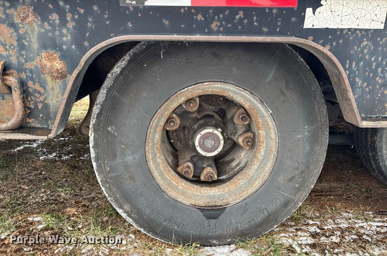 image for item DO0226 1985 Trail King 1965-1350 hydraulic tail equipment trailer