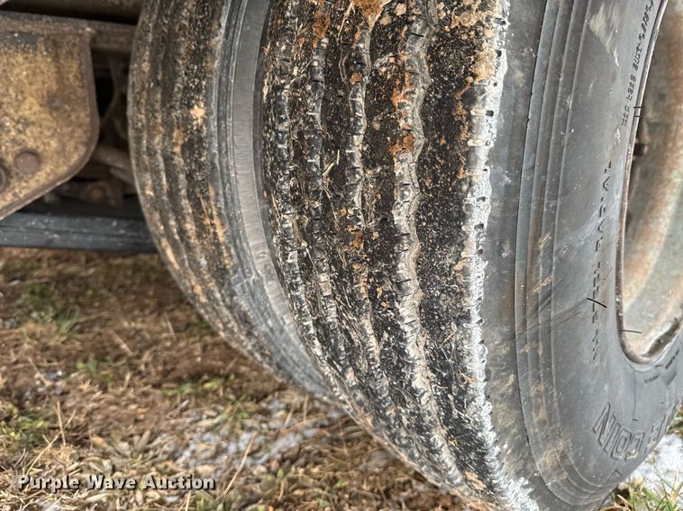 image for item DO0226 1985 Trail King 1965-1350 hydraulic tail equipment trailer