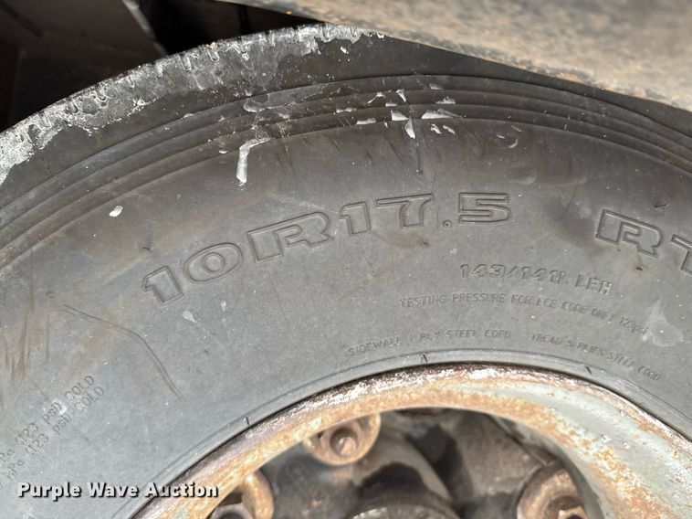 image for item DO0226 1985 Trail King 1965-1350 hydraulic tail equipment trailer