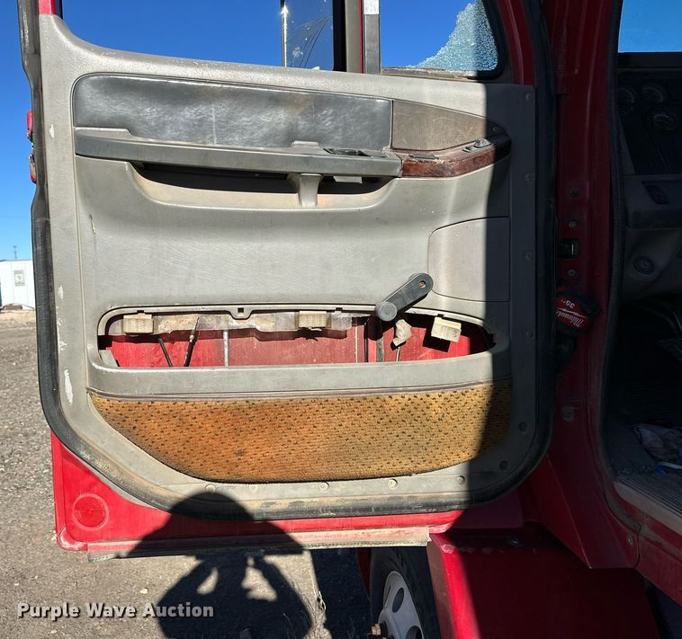 image for item DP6093 1998 Freightliner FLC112 semi truck