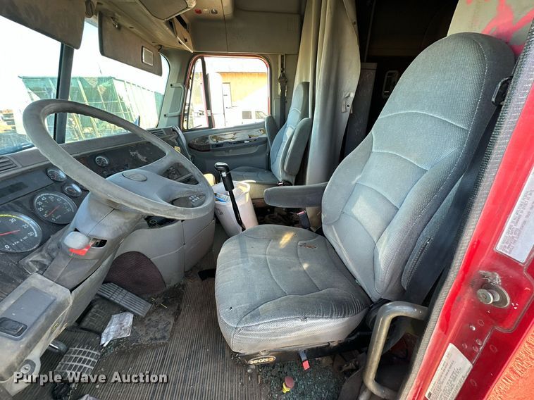 image for item DP6093 1998 Freightliner FLC112 semi truck