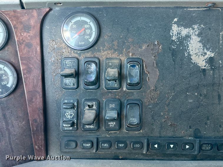 image for item DP6093 1998 Freightliner FLC112 semi truck