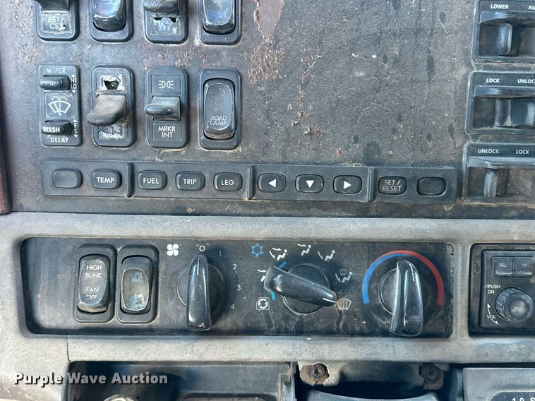 image for item DP6093 1998 Freightliner FLC112 semi truck