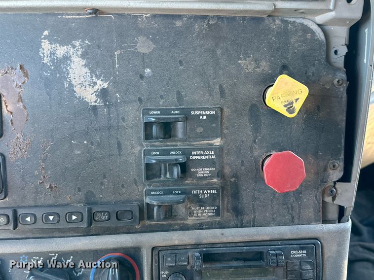 image for item DP6093 1998 Freightliner FLC112 semi truck