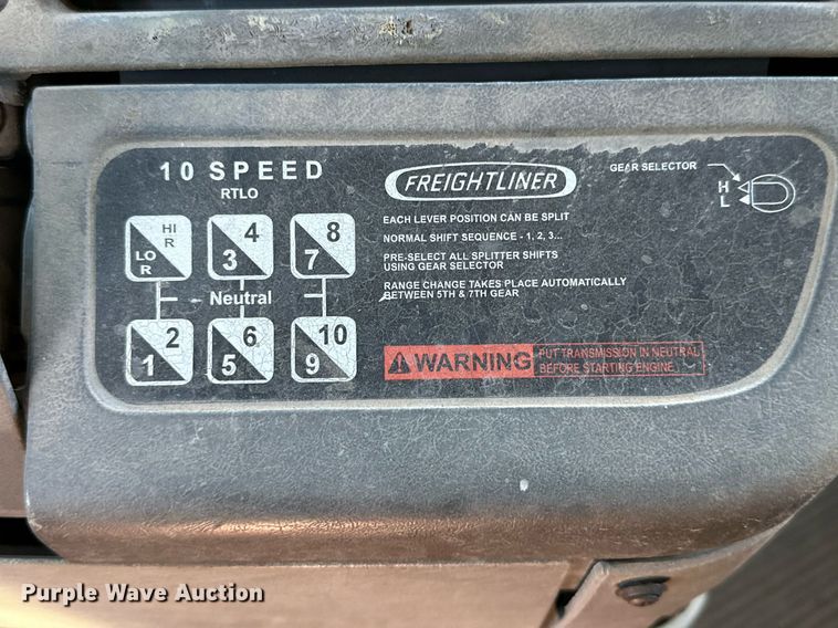 image for item DP6093 1998 Freightliner FLC112 semi truck