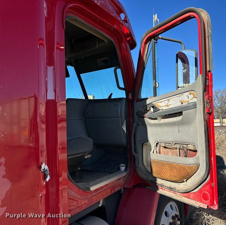 image for item DP6093 1998 Freightliner FLC112 semi truck