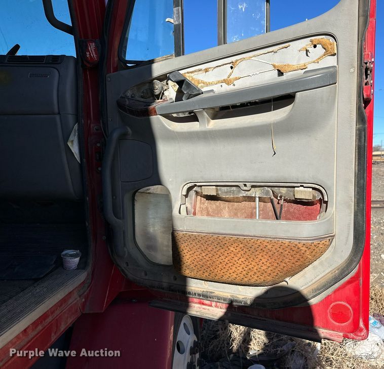 image for item DP6093 1998 Freightliner FLC112 semi truck