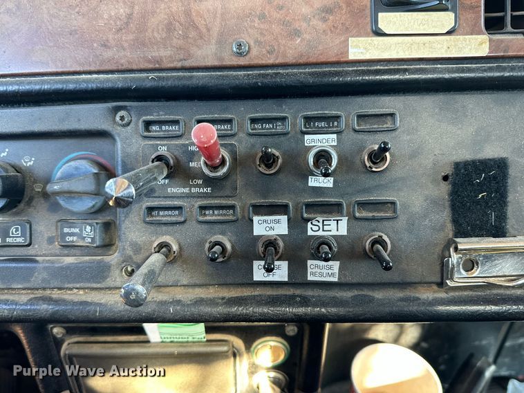 image for item DP6097 2003 Peterbilt 378 semi truck