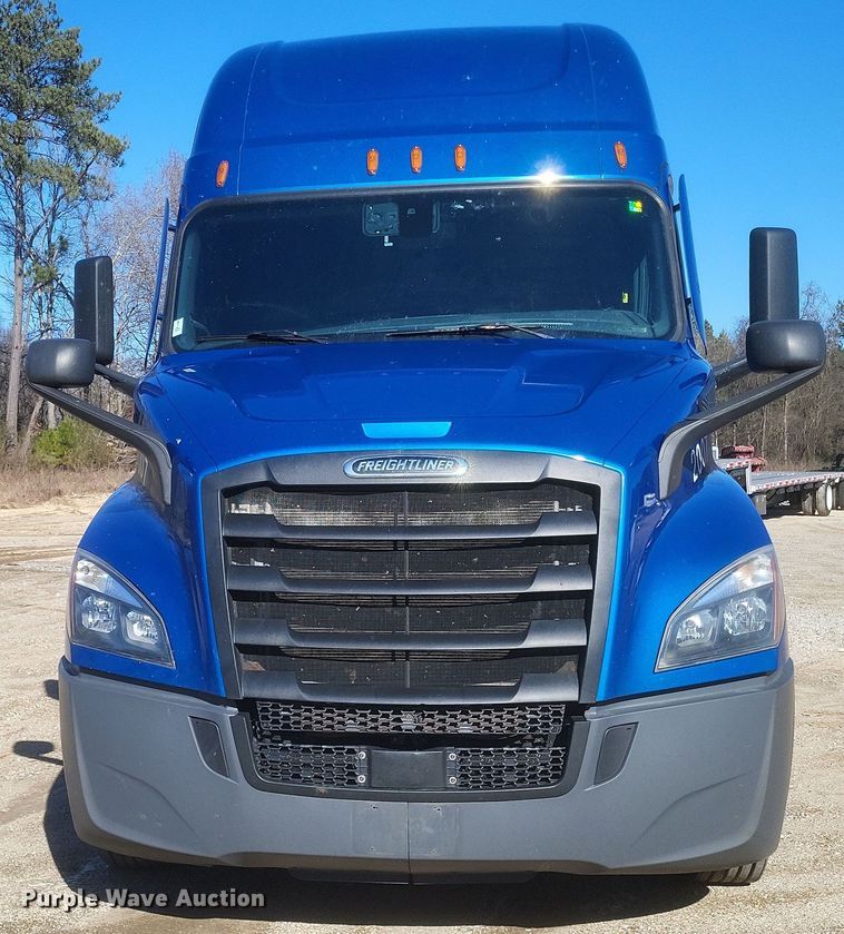 image for item DS5184 2020 Freightliner Cascadia 116 semi truck