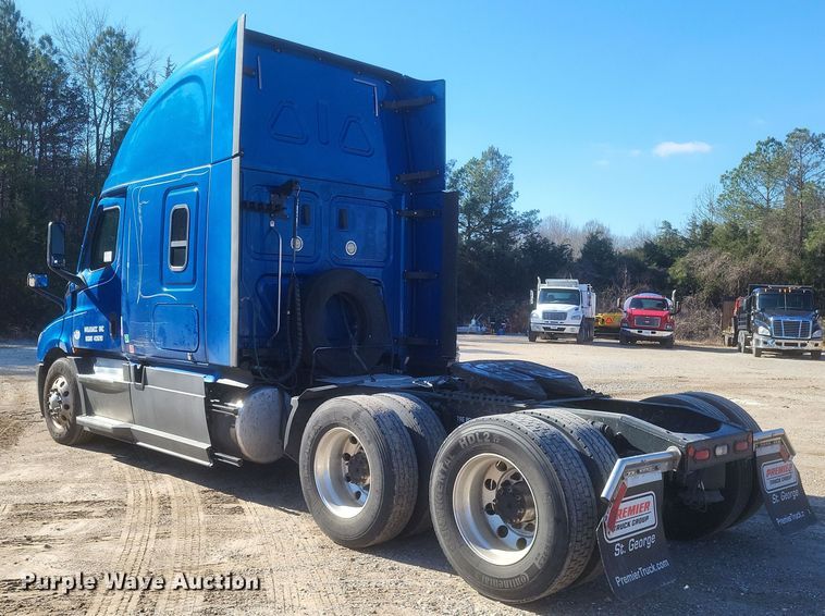image for item DS5184 2020 Freightliner Cascadia 116 semi truck