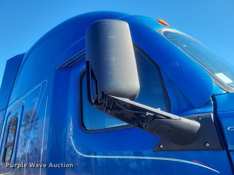 image for item DS5184 2020 Freightliner Cascadia 116 semi truck