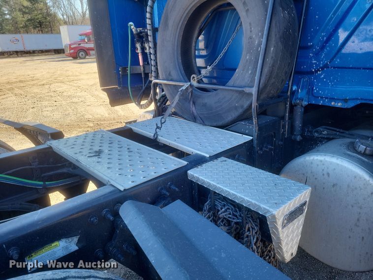 image for item DS5184 2020 Freightliner Cascadia 116 semi truck