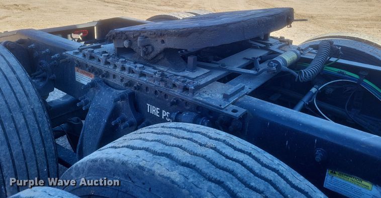 image for item DS5184 2020 Freightliner Cascadia 116 semi truck