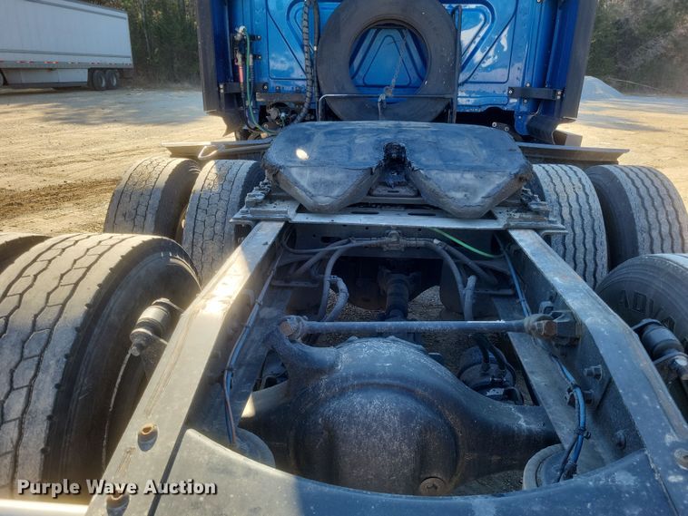 image for item DS5184 2020 Freightliner Cascadia 116 semi truck