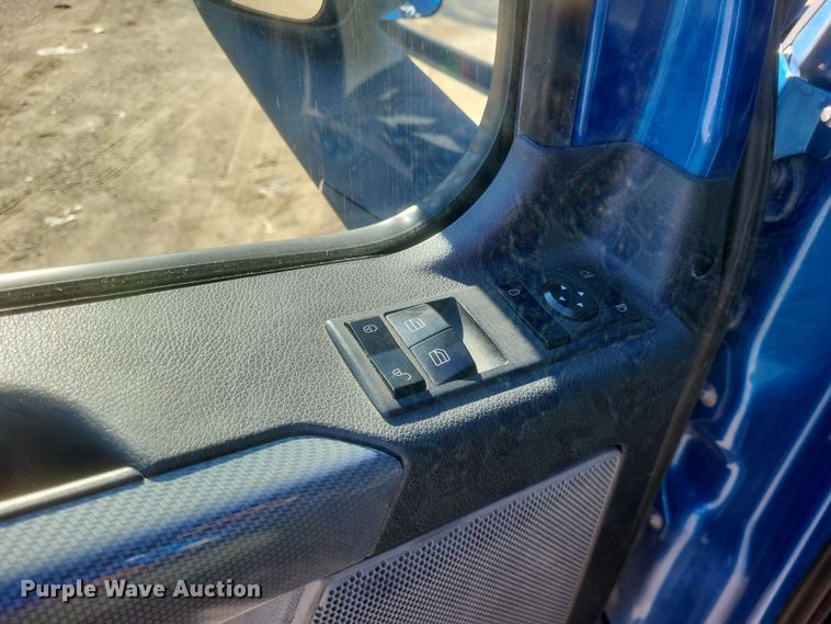 image for item DS5184 2020 Freightliner Cascadia 116 semi truck