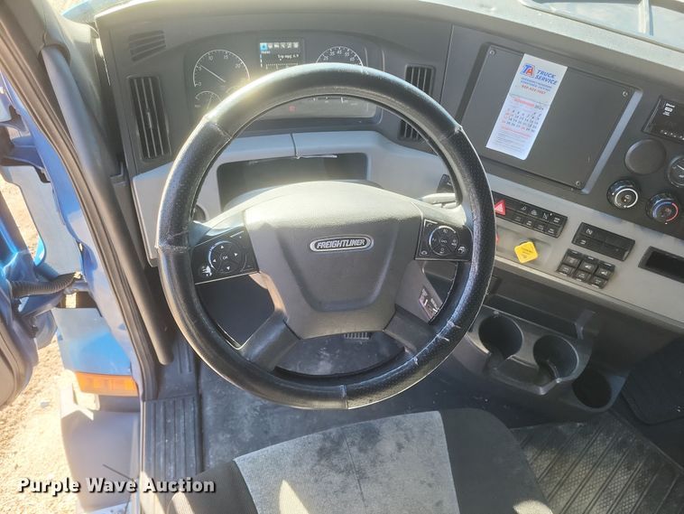 image for item DS5184 2020 Freightliner Cascadia 116 semi truck