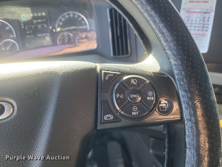 image for item DS5184 2020 Freightliner Cascadia 116 semi truck