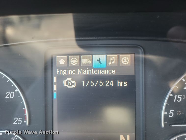 image for item DS5184 2020 Freightliner Cascadia 116 semi truck