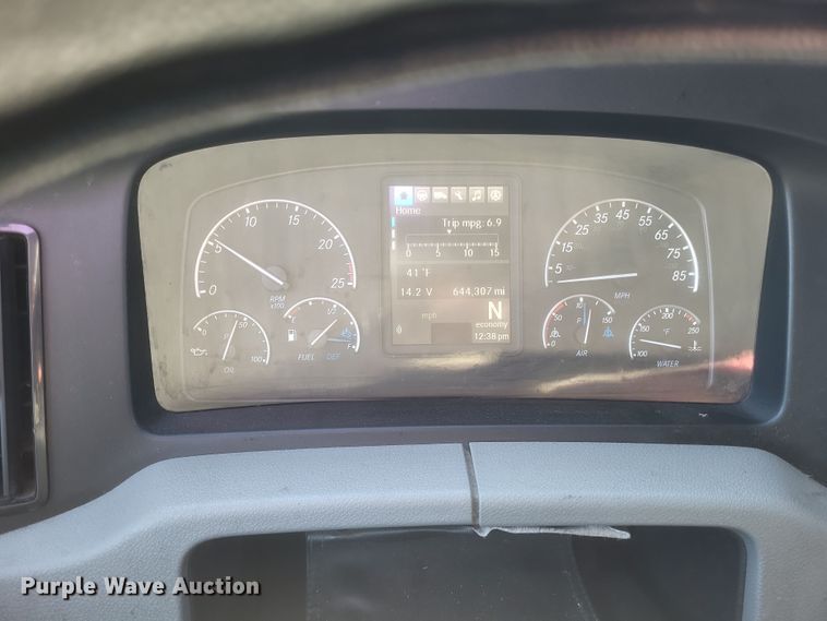 image for item DS5184 2020 Freightliner Cascadia 116 semi truck