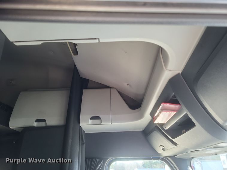 image for item DS5184 2020 Freightliner Cascadia 116 semi truck