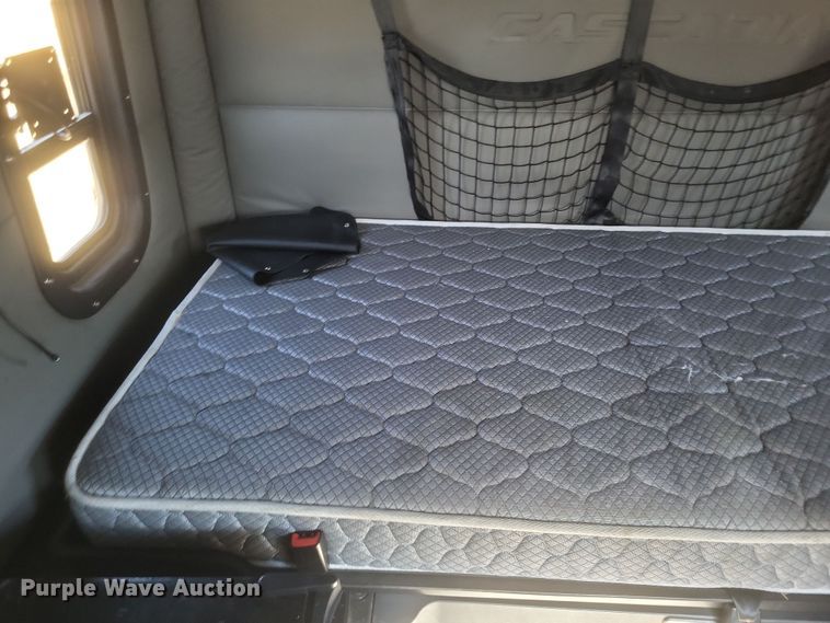 image for item DS5184 2020 Freightliner Cascadia 116 semi truck